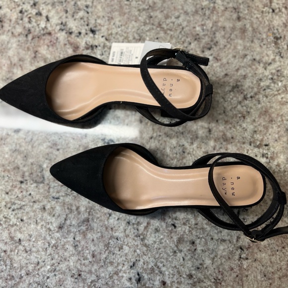 SOLD🖤NIB Black Heels🖤 - Picture 5 of 7